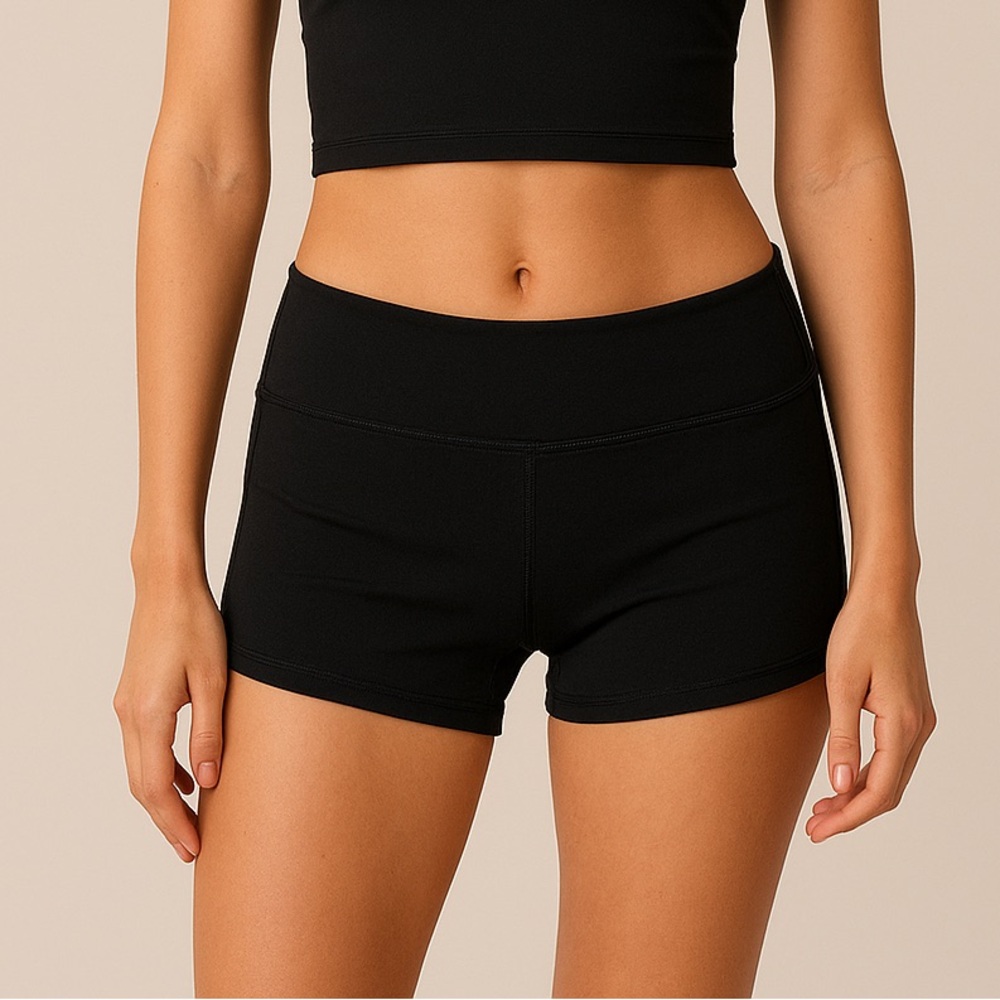 Lululemon low rise, short yoga shorts